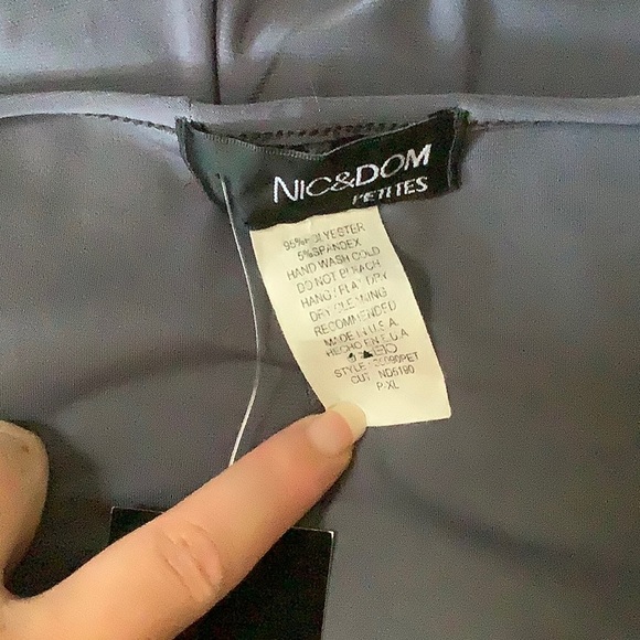 NWT NIC & DOM grey ruffle front dress - Picture 9 of 9